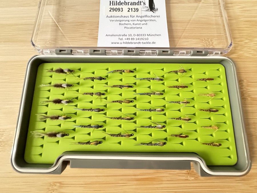 Nymphensortiment, 30 Stück, birnenförmiger Tungstenkörper, Grösse 8 bis 16, mit bzw. ohne Widerhaken, in Fliegenbox mir Foameinlage, gute Qualität