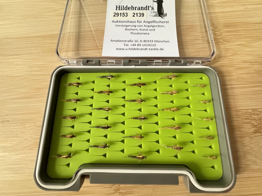 Nymphensortiment, 25 Stück, birnenförmiger Tungstenkörper, Kamasan Haken, Grösse 12 bis 16, Widerhaken, in Fliegenfoambox, sehr fängig und populär in schwierigen Gewässern
