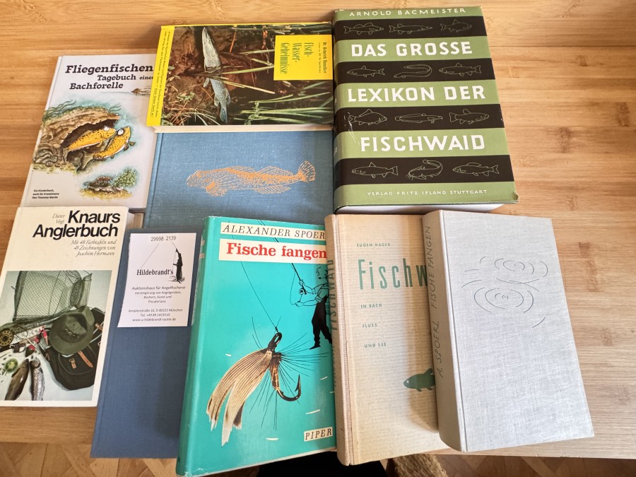 Fliegenfischen Tagebuch einer Bachforelle. Ein Kinderbuch, auch für Erwachsene, Thommy Mardo, 2024, Das farbige Buch der Süsswasserfische, J.Holcik/J.Mihalik, 1970, Knaurs Anglerbuch, Dieter Vogt, 1971, Fische fangen, Alexander Spoerl, 1960, Die Süßwasserfische Mitteleuropas und ihr Fang, Franz Hackstock-Schellenberg, 1964, Fischwaid in Bach Fluss und See, Eugen Hager, 1951, Fische fangen, Alexander Spoerl, 1960, Fisch- Wasser- Geheimnisse, Dr. Heinrich Hunziker, 1957, Das grase Lexikon der Fischwaid, Arnold Bacmeister, 1969