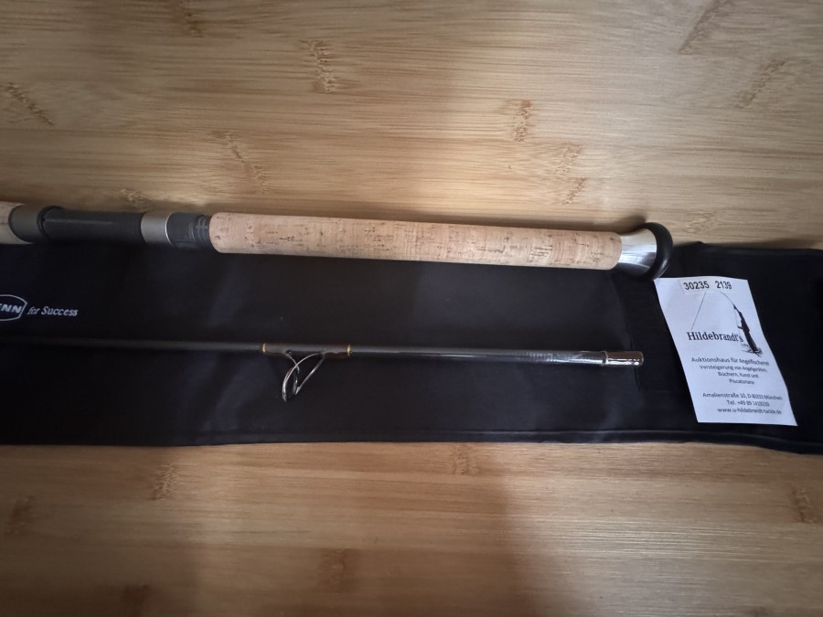 Spinnrute - Baitcast, Leadership Penn for Success, Charisma New Concept, Charisma Sense Pink, D-B 180-240,  2tlg., 2,40m, Wt 30-120g, Gewicht 131g, Futteral, ungefischt, Transportlänge 1290mm