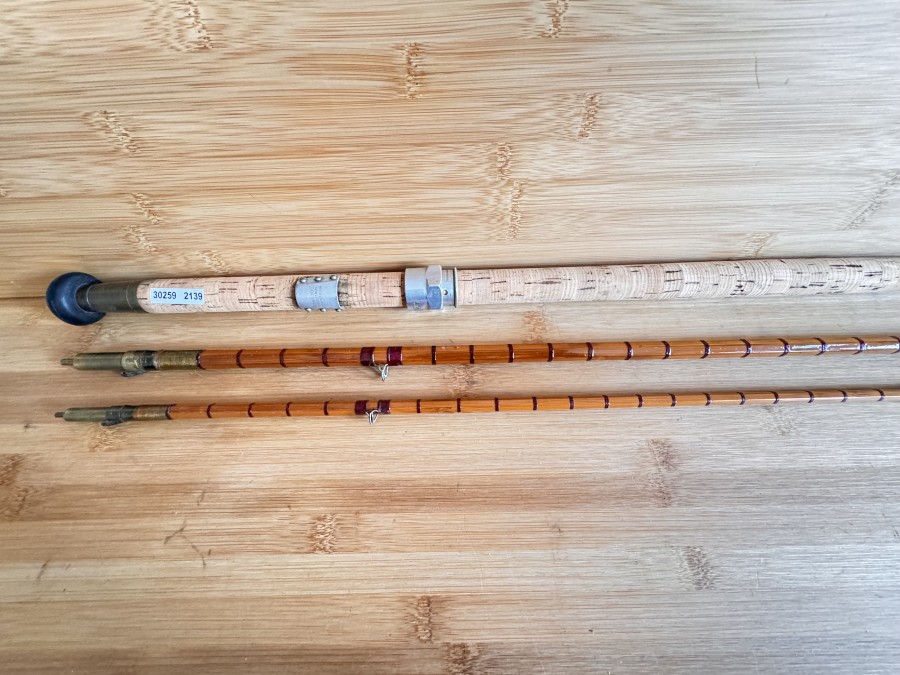 Gespliesste Lachsfliegenrute, Made by Hardy Bros. Alnwick, England, The Gold Special Palakona, Regard Trade Mark, 3tlg., 4,20m, #10, Gewicht 535g, 
reparaturbedürftig, ohne Futteral, Gebrauchsspuren, Transportlänge 1500mm, schönes Dekostück