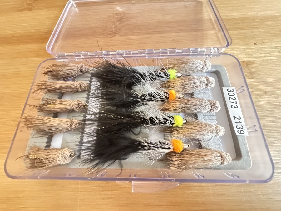 Streamersortiment, 10 Muddler, Grösse 4 und 4 Wooly Bugger, in Kunststoff Fliegenbox, gute Qualität