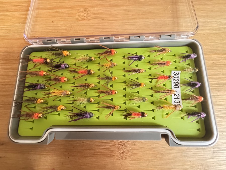 Tungstennymphen Sortiment, 35 Stück, Grösse 6 bis 16, Gummibeine, in Kunststoff Fliegenbox, sehr gute Qualität