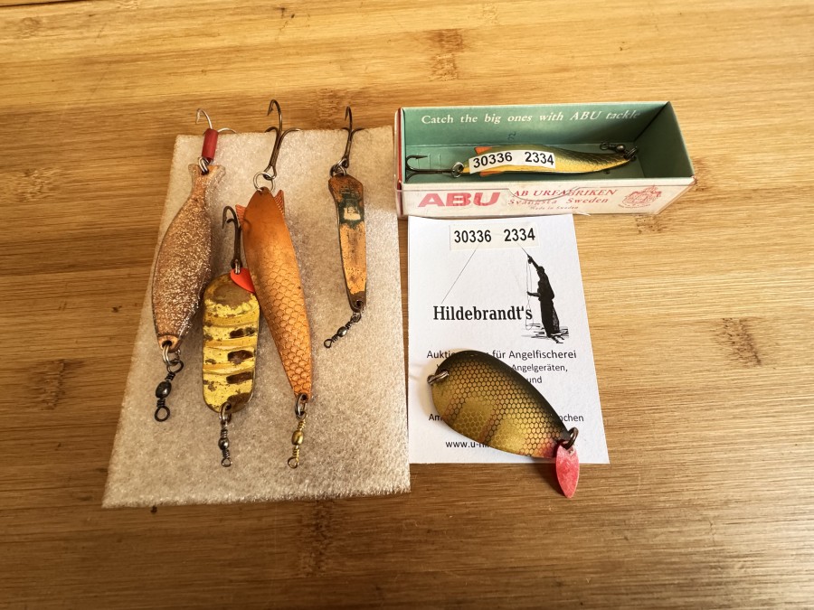 Kunstköder, ABU,, Shiner Sweden, 90mm lang, Gewicht 26g, Toby Sweden, 90mm lang, Gewicht 13g, Kalewa, 50mm lang, Gewicht 18g, Atom Sweden, 50mm lang, Gewicht 12g, Pep Sweden, 60mm lang, Gewicht 15g, neu und gefischt