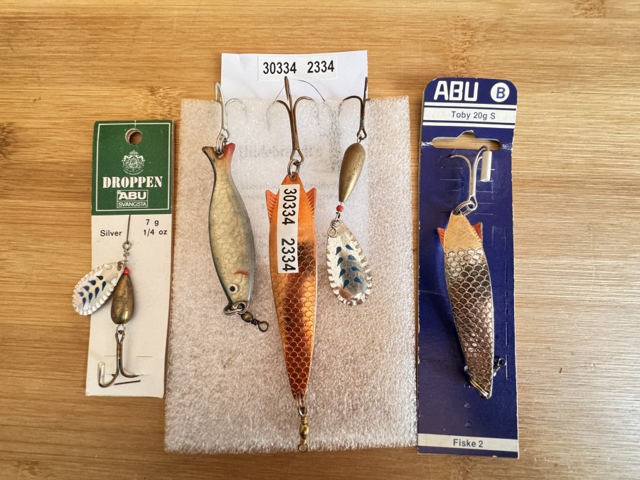 Kunstköder, ABU. Toby Sweden, 90mm lang, Gewicht 15g, Toby Sweden, 75mm lang, Gewicht 20g, Shiner Sweden, 65mm lang, Gewicht 14g, Droppen Svängsta,  55mm lang, Gewicht 7g, Droben Svängsta, 65mm lang, Gewicht 8g, neu und gefischt