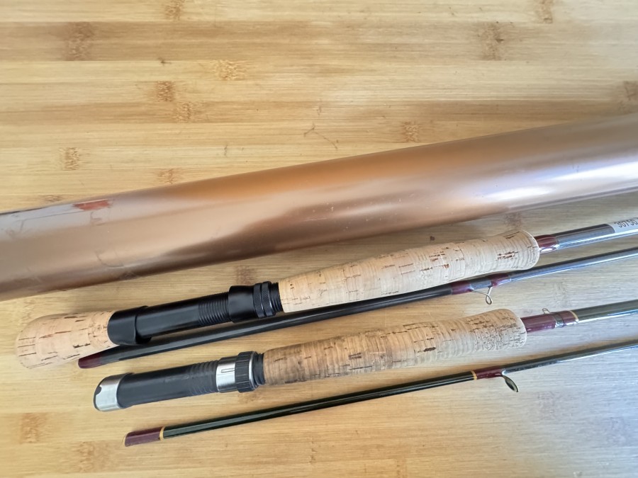 Fliegenrute, ASH,  GF-1002-8/9, 2tlg., 3,10m, #8/9, Gewicht 175 Gramm, Futteral, Transportrohr, leichte Gebrauchsspuren, und Fliegenrute, Silstar, Boron 3771-240, 2tlg., 2,40m, #5/6, ohne Futteral, Gebrauchsspuren, Transportlänge 1700mm