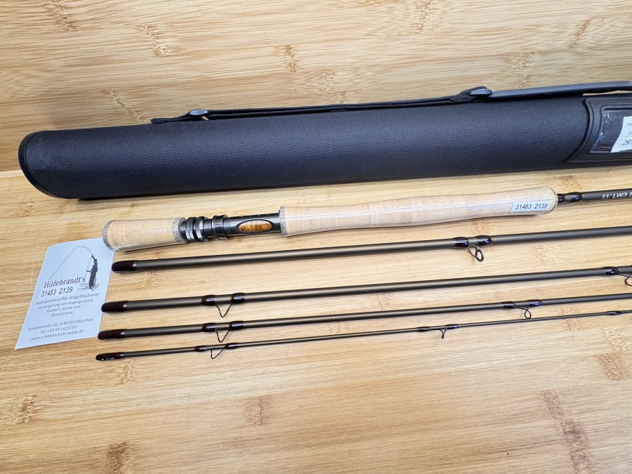 Fliegenrute,  Nymphen- oder Troutspeyrute, 5tlg., 11", Klasse 3, WG 240gr - 270gr (15,5g - 17,5g), Gewicht 135g, High module Blank, medflex Action, Aluminium Rollenhalter mit Fightingbutt, Pacific Bay Titantium coated Single Foot Ringe,  super A full well  Kork , Futteral, Codura Transportrohr, ungefischt, Transportlänge 800mm