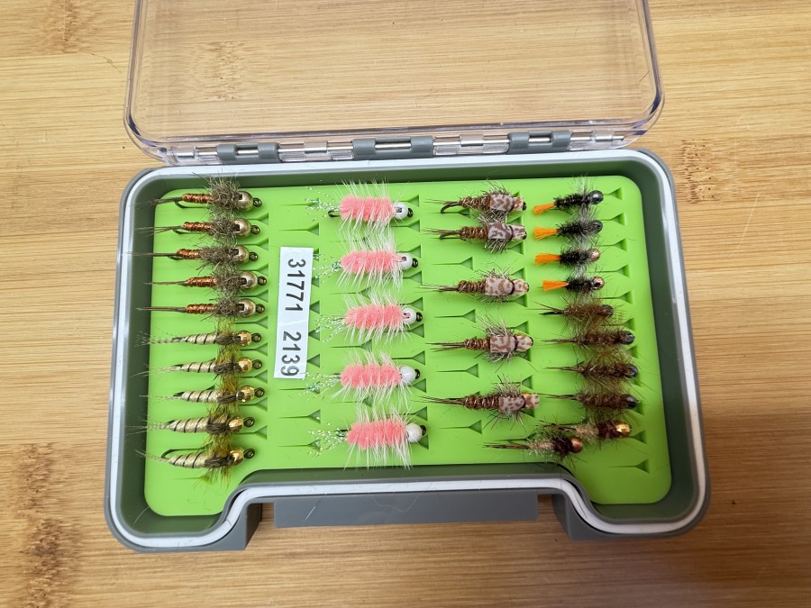 Tungstennymphen-Sortiment, in Kunststoff Foambox, 135x90x15mm, mit 30 gängigen Nymphen, Tiemco Haken, Grösse 8-16, sehr gute Qualität