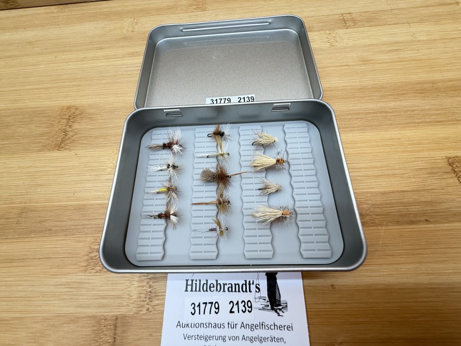 Trockenfliegensortiment, Alu Fliegenbox mit Foameinlage, 115x85x22mm, 13 Trockenfliegen, Grösse 12-16, sehr gute Qualität