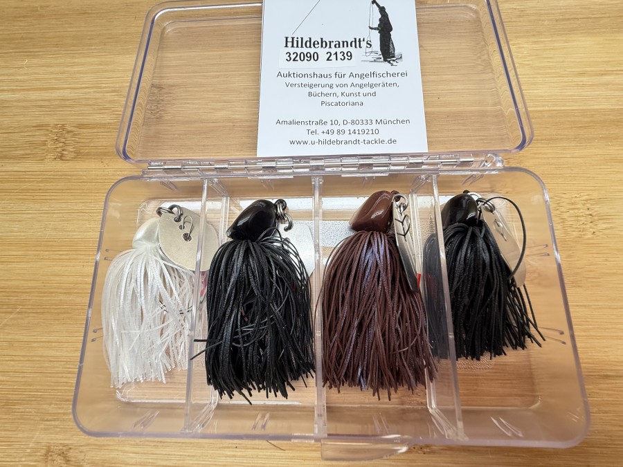 4 Chatterbait, Illex, BleiKopf, Gummifransen, weiß, 14g, schwarz, 34g, braun, 34g, schwarz, 18g, in Kunststoffbox, ungefischt