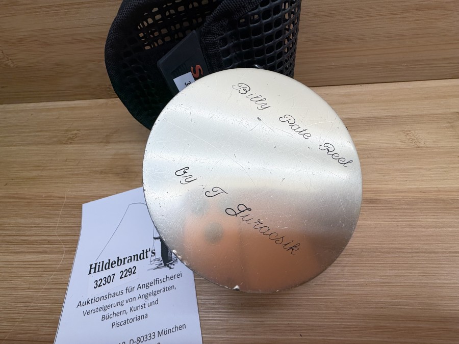 Fliegenrolle, By Ted Jurascik, Billy Pate, K551, Antireverse, Linkshand, Rollendurchmesser 88mm, Rollenbreite 38mm, Gewicht 259g, mit Backing, Simms Rollentasche, Gebrauchsspuren