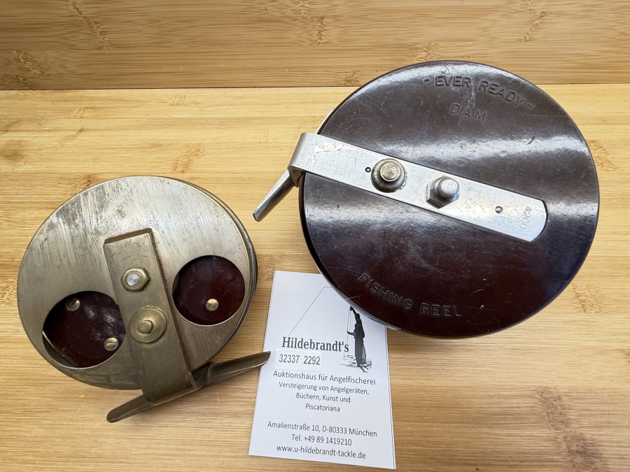 2 Vintageangelrollen, DAM, Ever Ready, 4200, Fishing Reel, Made in Germany, Rollendurchmesser 115mm, Rollenbreite 48mm, und namenlose Rolle, Messing/Bakelit, ausschaltbare Knarre, Rollendurchmesser 90mm, Rollenbreite 40mm, Gebrauchsspuren