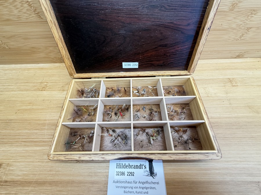 Trockenfliegensortiment, Holzbox mit 12 Fächern, 200x115x35mm, 120 Trockenfliegen, Devaux, Ragout und anderen Herstellern, Grösse 16 - 22, gute Qualität
