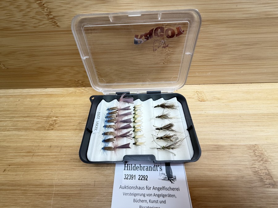 Trockenfliegensortiment, Kunststoffbox, Foameinlage, 110x75x25mm, 29 Trockenfliegen von Ragot, ungefischt