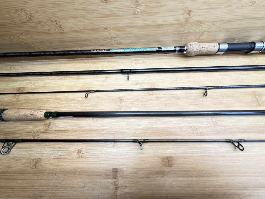 2 Spinnruten, Quantum, Crypton, 3tlg., 4,50m C.W. 25-45g, ohne Futteral, Spitze neu beringt, Gebrauchsspuren, Transportlänge 1550mm, Spinnrute, ordentlich aufgebaut, 2tlg., 2,50m, WG 30 - 60g, ohne Futteral, Gebrauchsspuren, Transportlänge 1400mm