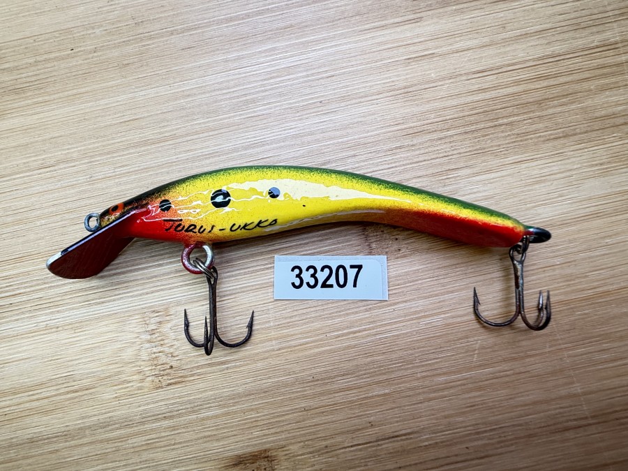 Wobbler, Turus Ukko, Handmade in Finland, gemarkt, rot/gelb/oliv/schwarz, Punkten, 9cm, 11,00g, ungefischt