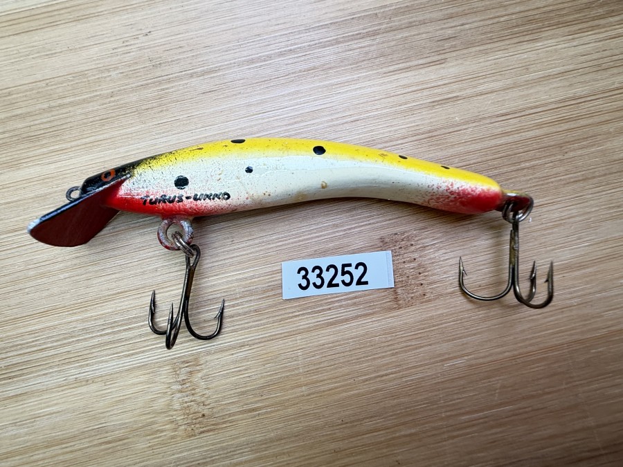 Wobbler, Turus Ukko, Handmade in Finland, gemarkt, rot/beige/gelb/schwarz, mit schwarzen Punkten, 9cm, 11,00g, ungefischt