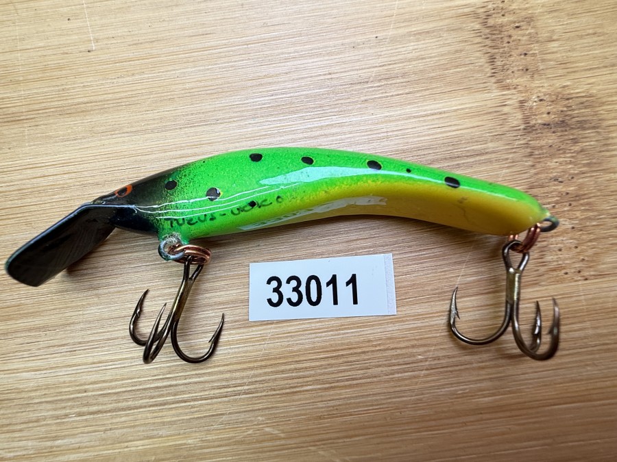 Wobbler, Turus Ukko, Handmade in Finland, gemarkt, gelb/grün/schwarze Punkte, 7cm, 5,50g, ungefischt