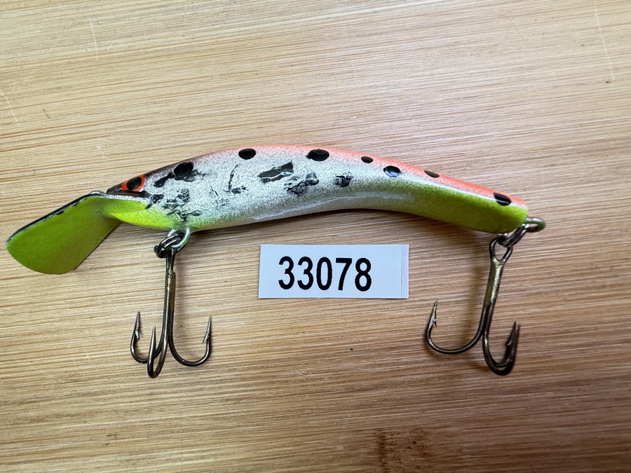 Wobbler, Turus Ukko, Handmade in Finland, grün/silber/rot, schwarze Punkte, 7cm, 5,00g, ungefischt