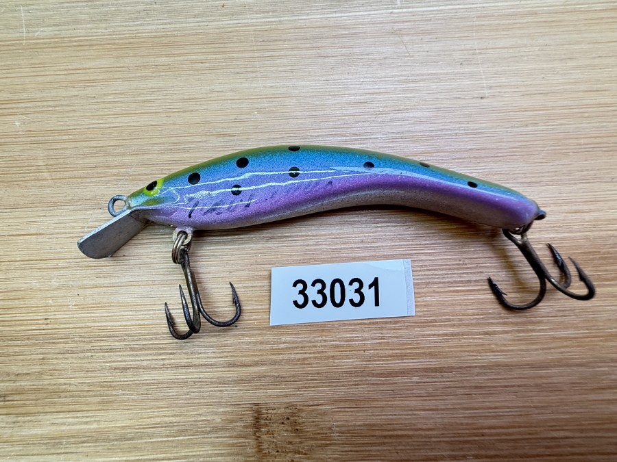 Wobbler, Turus Ukko, Handmade in Finland, gemarkt, silber/violett/grün, schwarze  Punkte, 7cm, 5,50g, ungefischt
