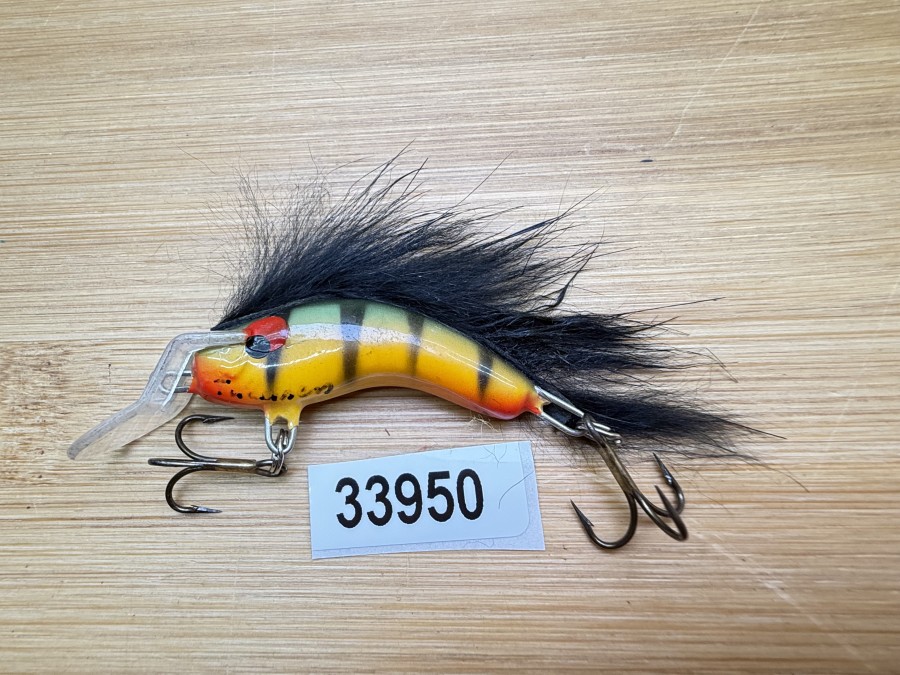 Wobbler, Turunen Finland, gemarkt, 4cm, 4g, rotgelb/grün/schwarz, schwarzer Fellstreifen, ungefischt
