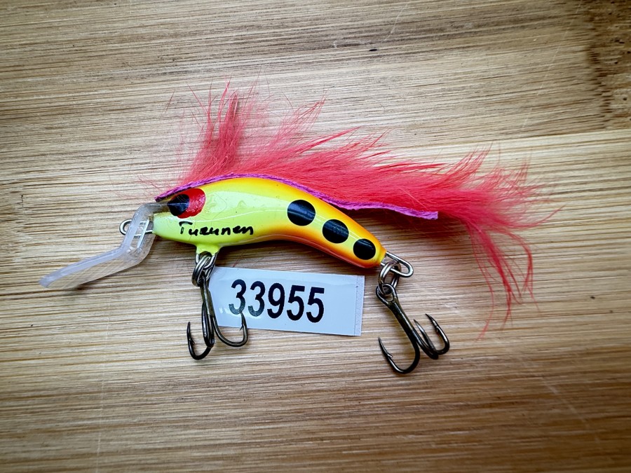 Wobbler, Turunen Finland, gemarkt, 4cm, 4g, orange/gelb/schwarz, roter Fellstreifen, ungefischt