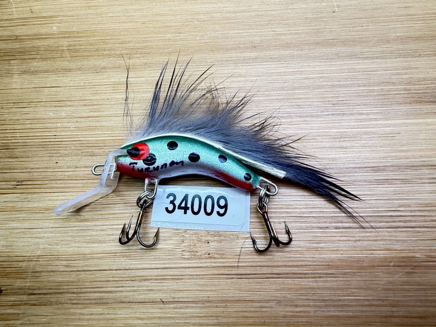 Wobbler, Turunen Finland, gemarkt, 4cm, 4g, rot/silber/schwarz, grauer Fellstreifen, ungefischt
