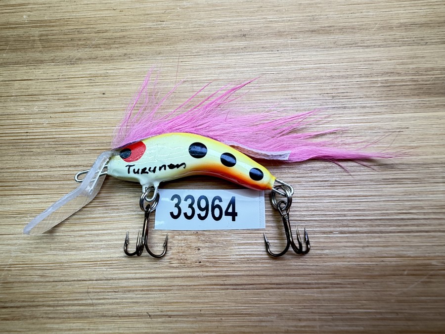 Wobbler, Turunen Finland, gemarkt, 4cm, 4g, orange/gelb/schwarz, rosa Fellstreifen, ungefischt