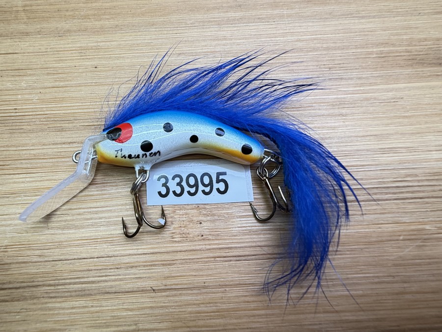 Wobbler, Turunen Finland, gemarkt, 4cm, 4g, gelb/beige/blau/schwarz, blauer Fellstreifen, ungefischt