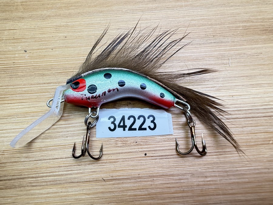 Wobbler, Turunen Finland, gemarkt, 3cm, 4g, rot/silber/grün/schwarz, brauner  Fellstreifen, ungefischt