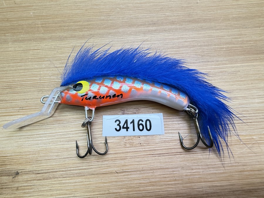 Wobbler, Turunen Finland, gemarkt, 6cm, 8g, weiß/rot/blau, blauer Fellstreifen, ungefischt