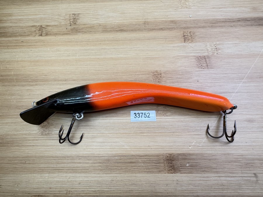 Wobbler: Turus Ukko - Handmade in Finland - Turus Ukko, rot/schwarz, 20cm, 58g, ungefischt,