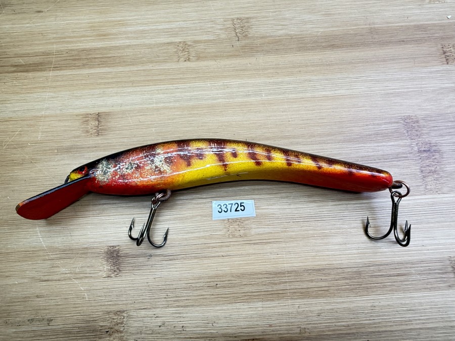 Wobbler, Turus Ukko, Handmade in Finland, rot/gelb/schwarz, Glitzer, 20cm, 62g, ungefischt