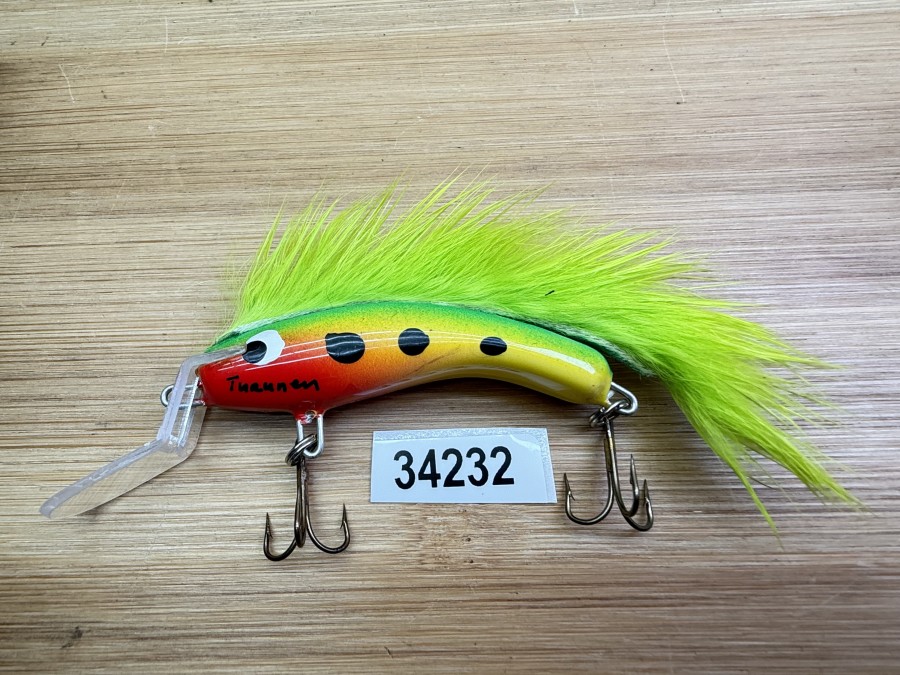 Wobbler, Turunen Finland, gemarkt, 6cm, 8g, rot/gelb/schwarz, hellgrüner Fellstreifen, ungefischt