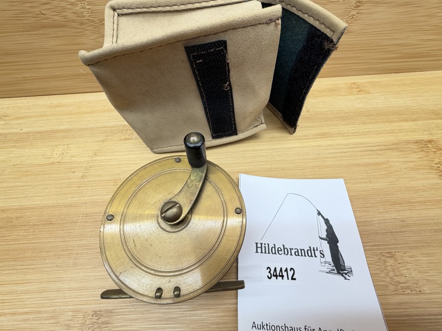 Vintage Angelrolle, Messing, mit Klicker, Gewicht 168g, Rollendurchmesser 65mm, Rollenbreite 30mm, Ari t Hart Rollentasche, guter Zustand, schönes Dekostück
