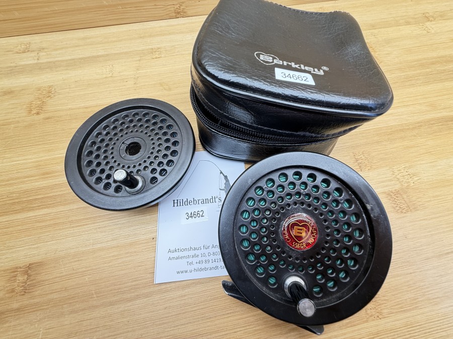Fliegenrolle, Berkley, Graphite filled Spool, 556GR, #5, Rollendurchmesser  90mm, Rollenbreite 25mm, Ersatzspule, jeweils mit Schnur, Rollentasche, Gebrauchsspuren