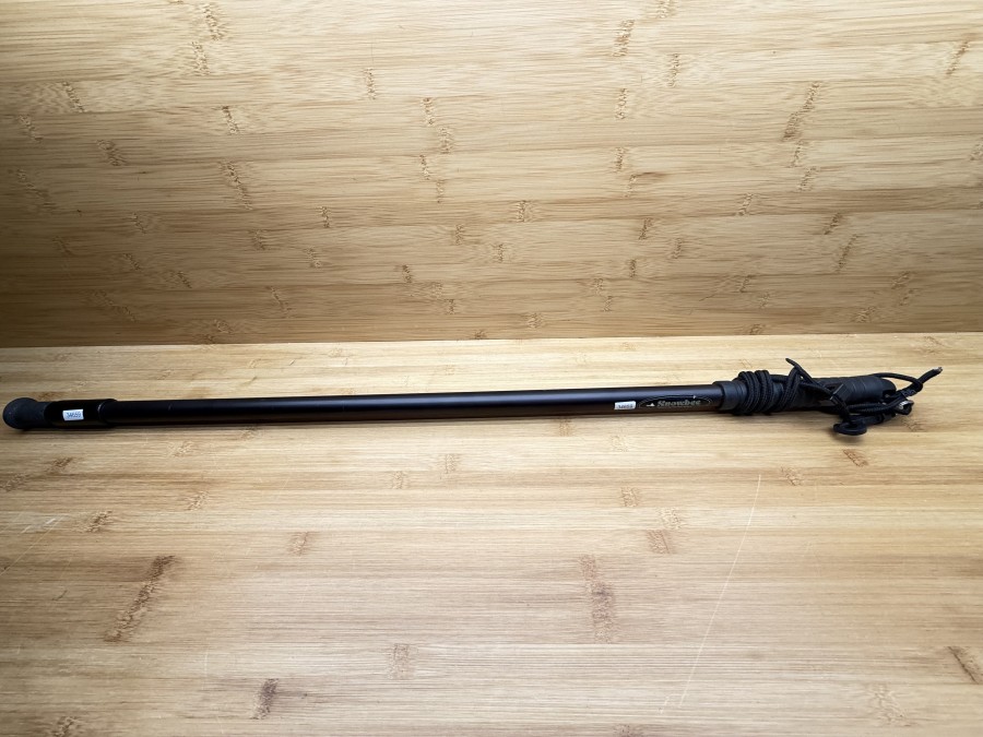 Watstock, Snowbee, aus eloxiertem Aluminium. Lässt sich von 1250mm auf 800mm herunterschieben  der Dreh- und Verriegelungsmechanismus arretiert in der gewünschten Länge, beschwerter Fuß mit Gummigriff, Haltekordel, Gebrauchsspuren